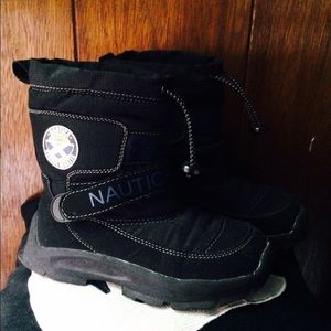Boys snow boots