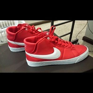 Men's Red & white nike shoes. Size 9, never worn!