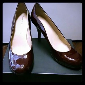 Gorgeous Tahari "Colette"  Merlot Pumps
