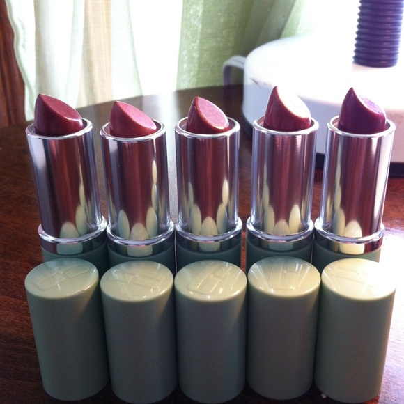 Clinique Accessories - Bundle of 5 Clinique lipsticks Clinique Accessories - Bundle of 5 Clinique lipsticks