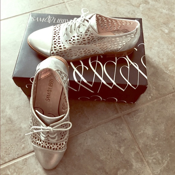 Size 8 Sam & Libby silver tie ups, brand new!  🎉