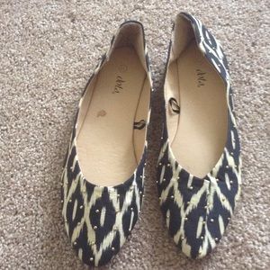 Flats cream and black