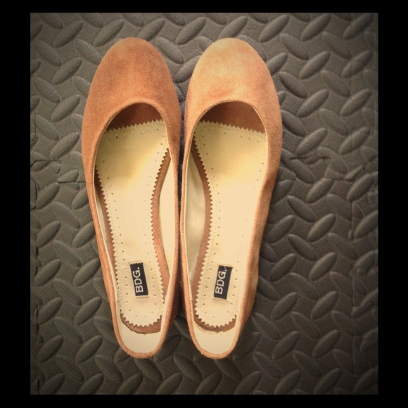 UO Urban Outfitters Camel Suede Flats
