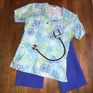 Scrub top. Dickies brand size small.