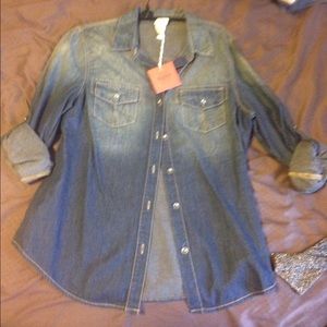 Denim color Mossimo button-up shirt. Medium. NWT.