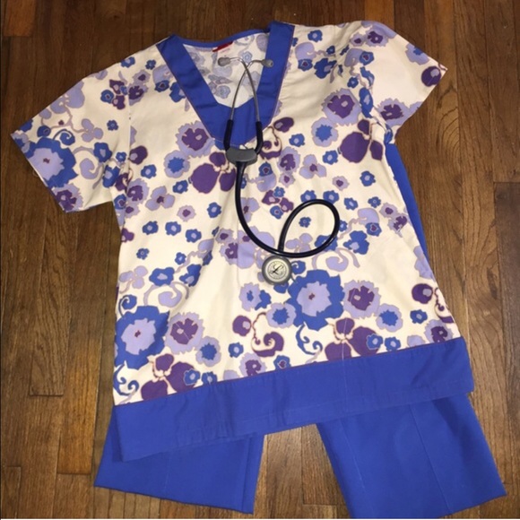 Dickies brand scrub top size small