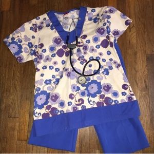 Dickies brand scrub top size small