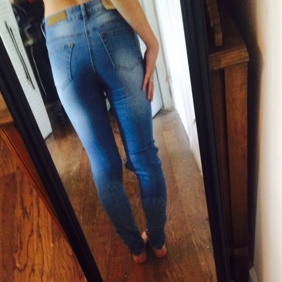 Distressed jeans - Picture 2 of 4