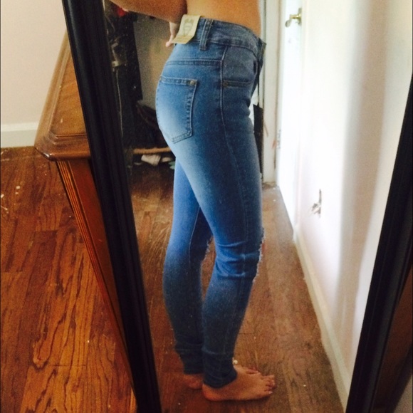 Distressed jeans - Picture 3 of 4