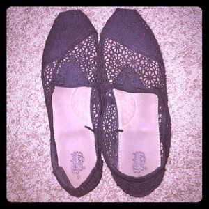 Black crochet shoes. Size 10.