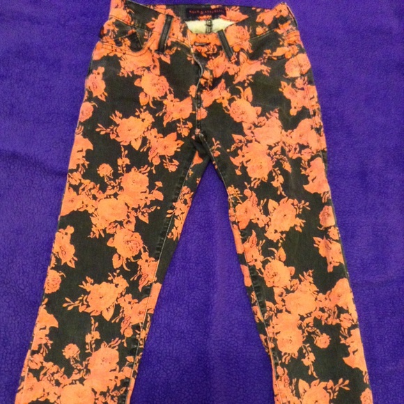 Rock & Republic Patterned Capris