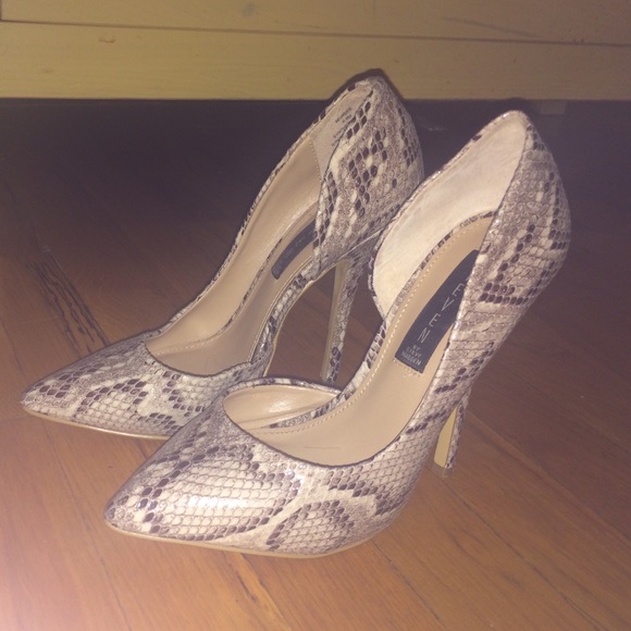 steve madden snake pumps
