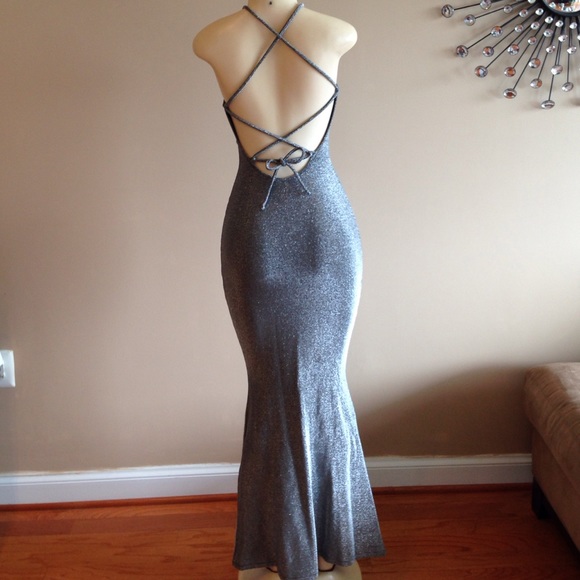 Beautiful evening gown - Picture 2 of 4