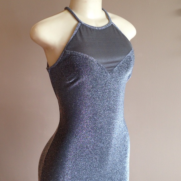 Beautiful evening gown - Picture 3 of 4