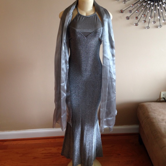 Beautiful evening gown - Picture 4 of 4