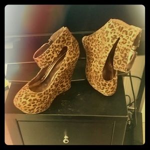 Leopard print heel??