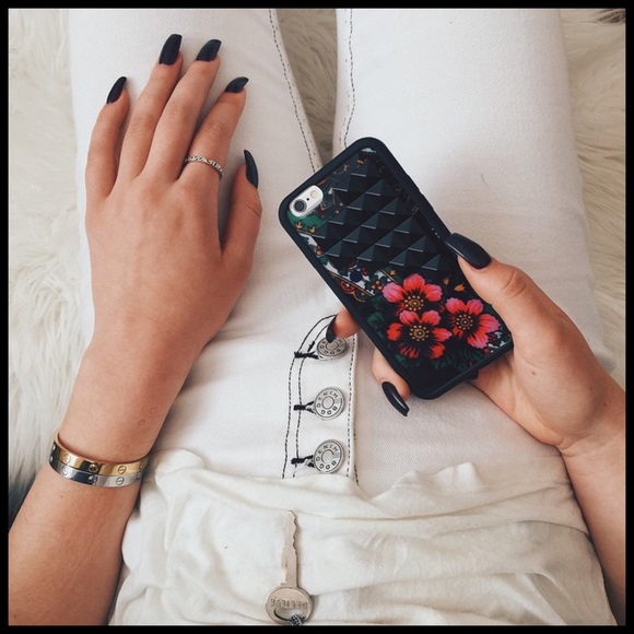 Gypsy Floral Black Pyramid iPhone 6 Case