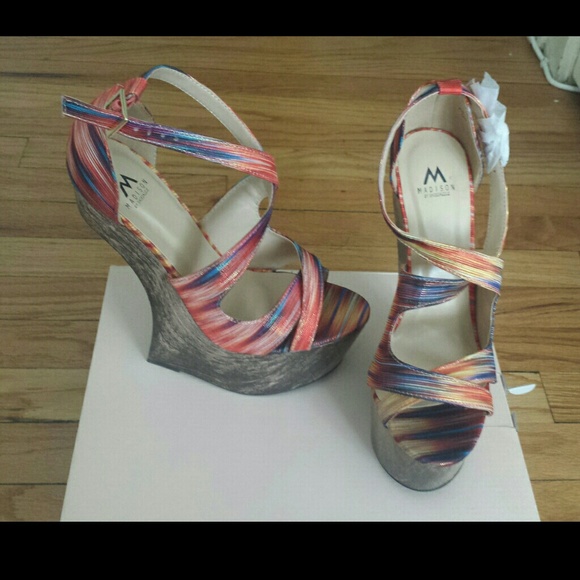 Peep toe sandals