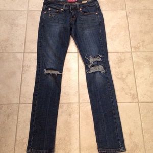 Distressed Levi Skinny Jeans 524