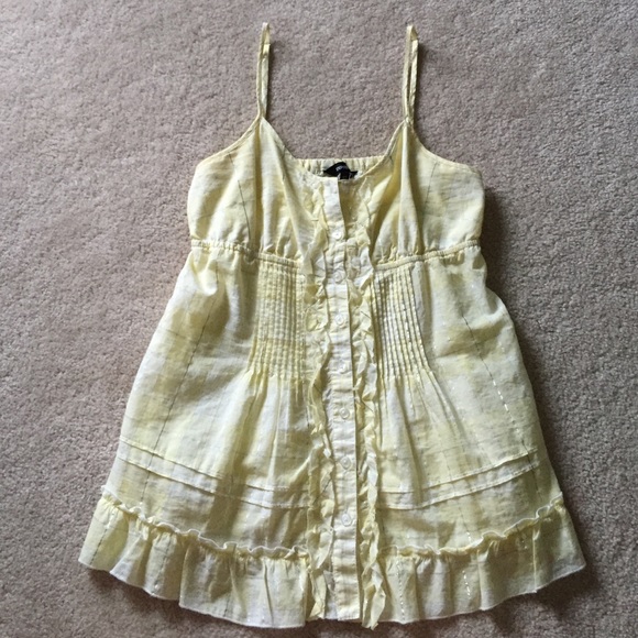 Adorable yellow top - Picture 1 of 3