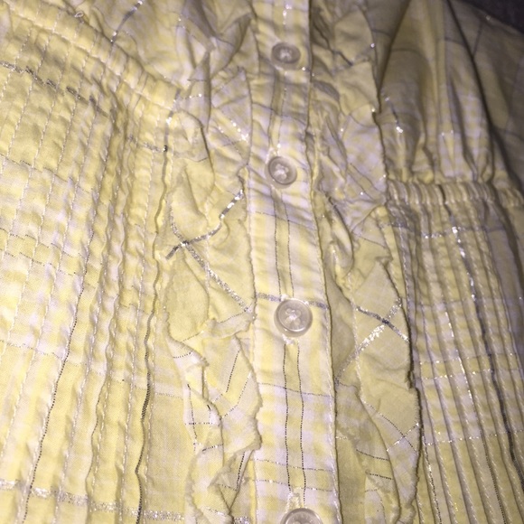 Adorable yellow top - Picture 2 of 3