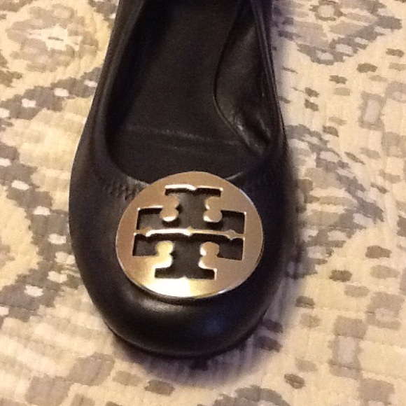 Black flat leather shoes