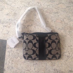 Coach Wristlet w/FREE SHIPPING