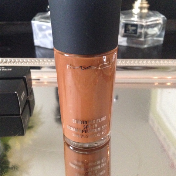 Mac studio fix fluid  foundation