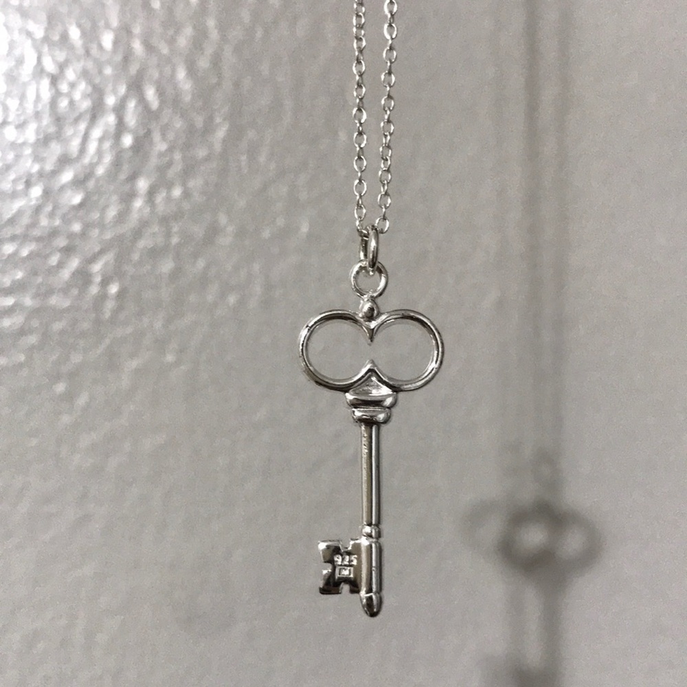 ✨New 100% 925 Italian Silver Key necklace!💫