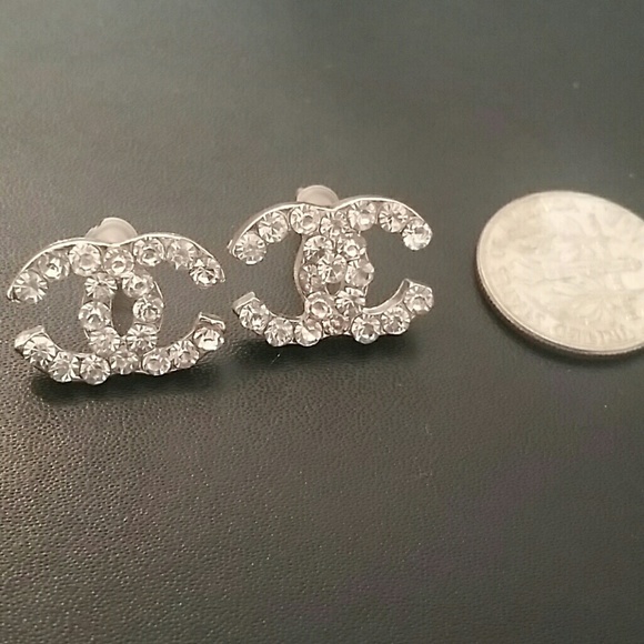 Very nice fashionable earrings