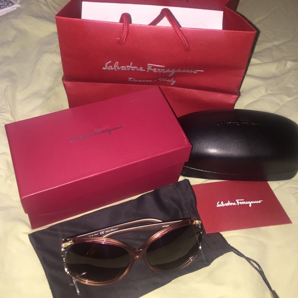 BRAND NEW Salvatore Ferragamo Sunglasses - Picture 3 of 3