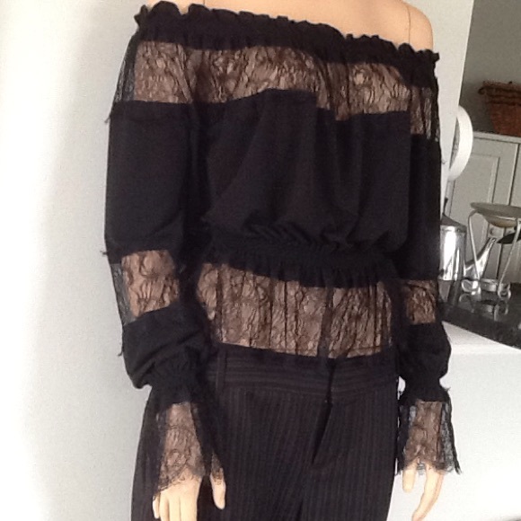 Unique Black Off Or On The Shoulder Top With Lace - Picture 3 of 4