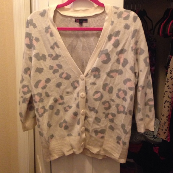 Cream Leopard sweater - Picture 1 of 2