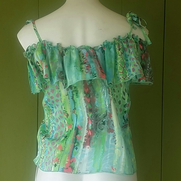 Beautiful Ruffled Top - Picture 3 of 4