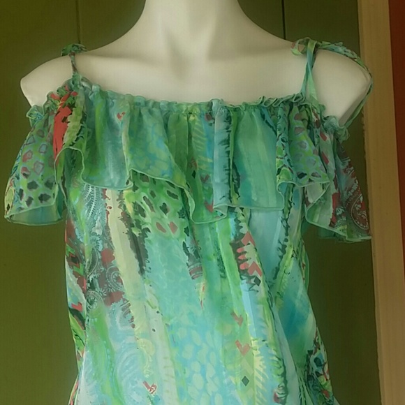 Beautiful Ruffled Top - Picture 4 of 4