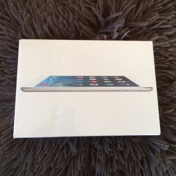 BRAND NEW I PAD MINI. NEVER OPENED