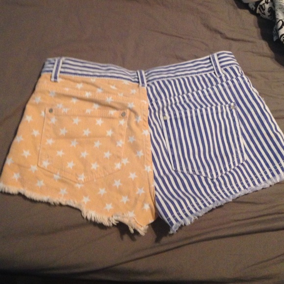 Cute American Flag Styled Shorts - Picture 2 of 3