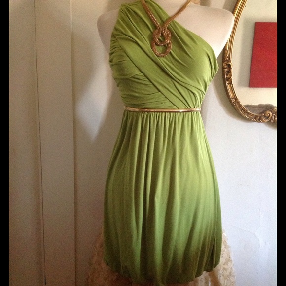 Alice + Olivia Dresses & Skirts - Alice + Olivia Pistachio Green Shirred Bust Dress