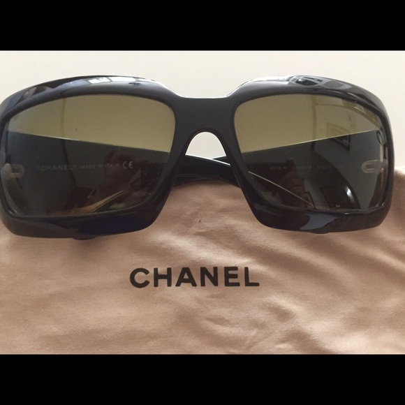 Original Black Chanel Sunglasses - Picture 3 of 7