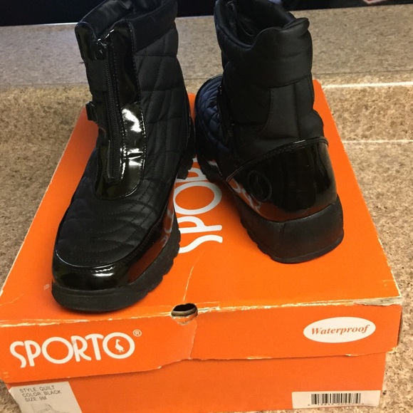 Sporto quilted black waterproof boots.