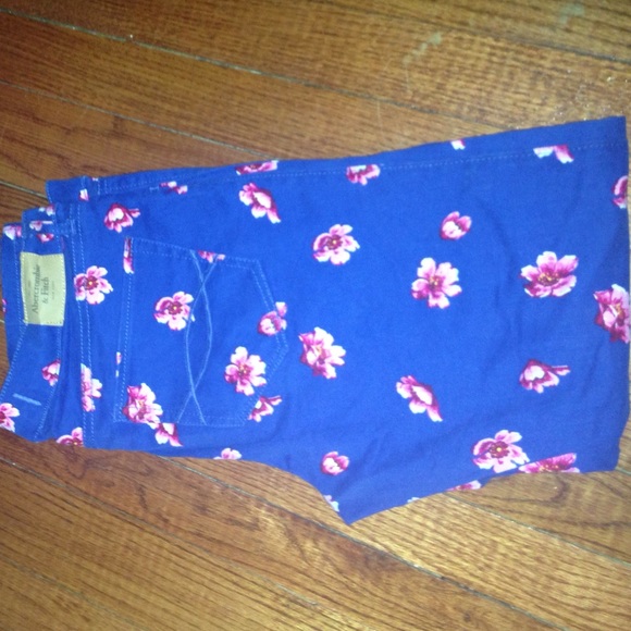 Floral Abercrombie & Fitch Jeans - Picture 1 of 3