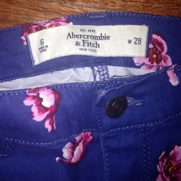 Floral Abercrombie & Fitch Jeans - Picture 2 of 3