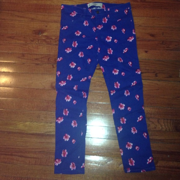 Floral Abercrombie & Fitch Jeans - Picture 3 of 3