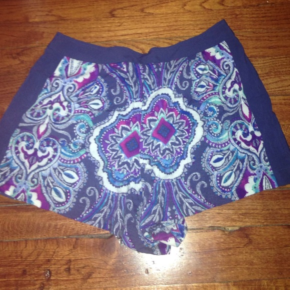 Cute Printed Medium Shorts - Picture 2 of 2