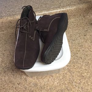 Aerosoles suede brown booties.