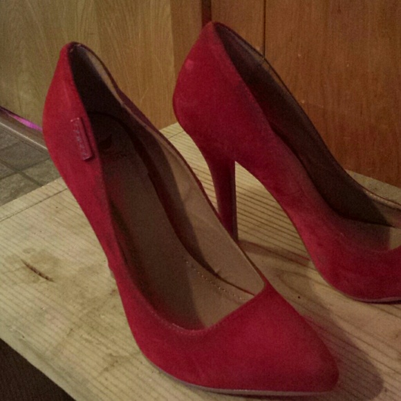 Red heels - Picture 2 of 4