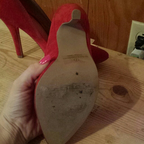 Red heels - Picture 3 of 4