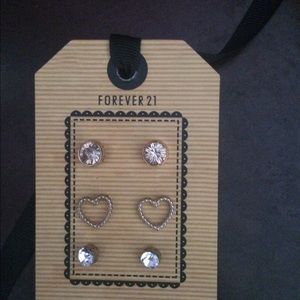 Brand new: Earrings set