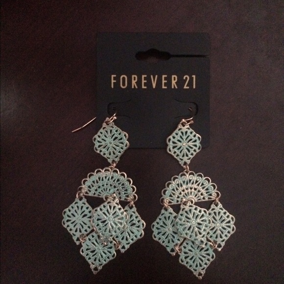 Brand new: Dangling Earrings