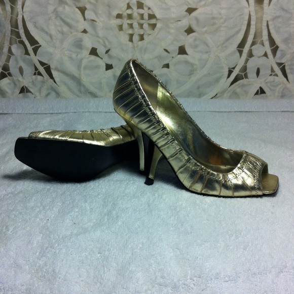 guess gold shoes